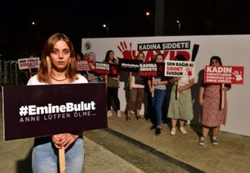 Турецкий пикет "нет насилию над женщинами"