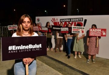 Турецкий пикет "нет насилию над женщинами"